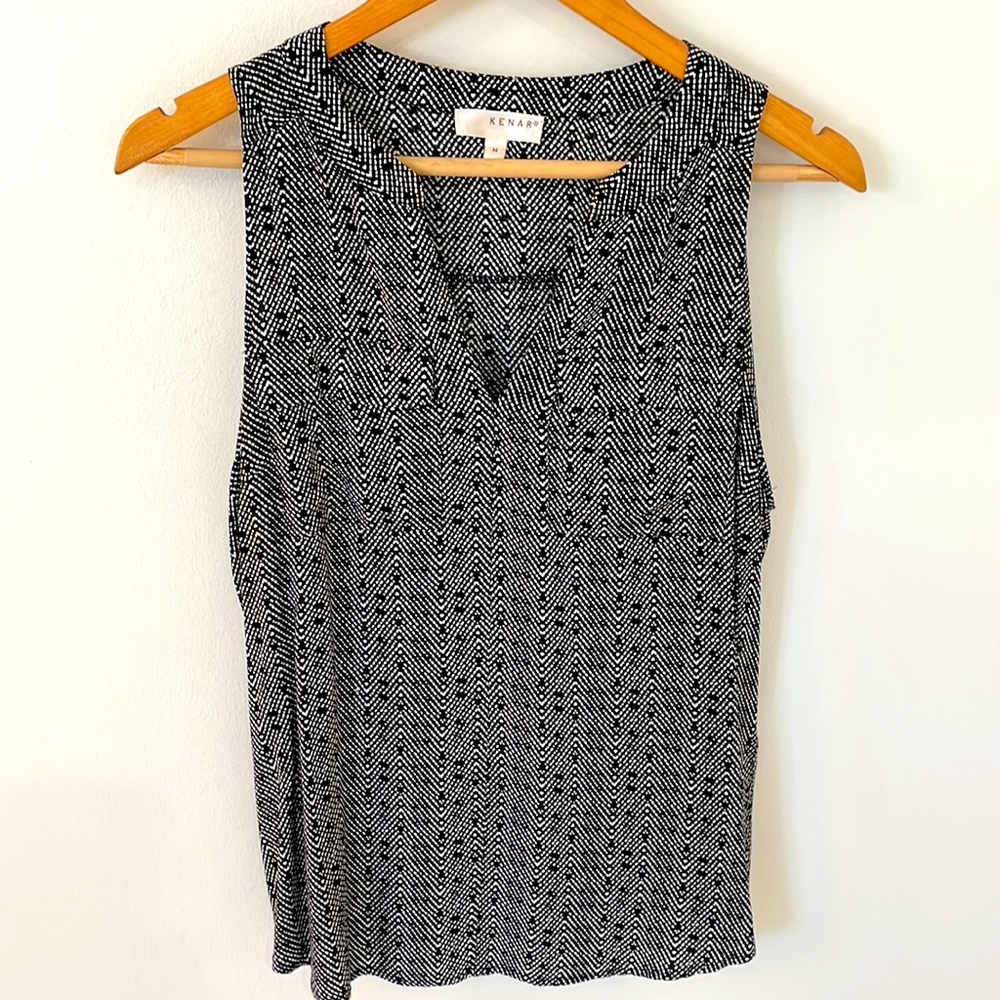 Sleeveless tank. Size M.